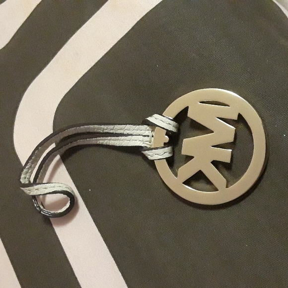 NWOT Michael Kors Brass MK Logo Bag Charm-Hangtag with Leather Light Beige Strap - Picture 6 of 8
